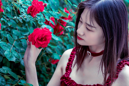 驴友违规穿越落水失踪  队友不等救援继续行程引争议